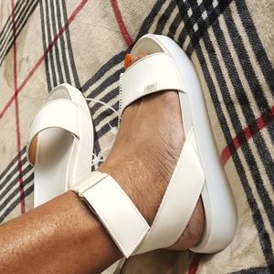 UGG women's Lennox Sandal